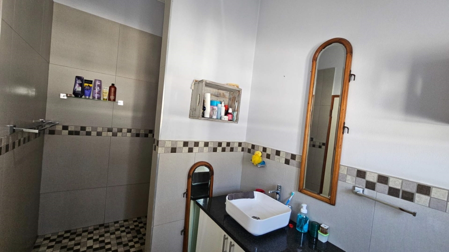 3 Bedroom Property for Sale in Gateway Manor North West